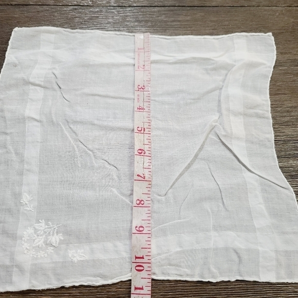 Vintage Dainty White Monochromatic Floral Embroidery Handkerchief - Picture 3 of 7